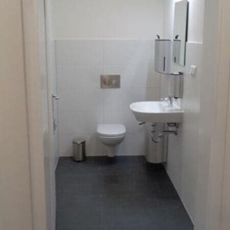 Barrierearmes WC nach der Sanierung